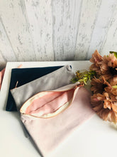 Load image into Gallery viewer, Luxury Velvet Make Up Bag
